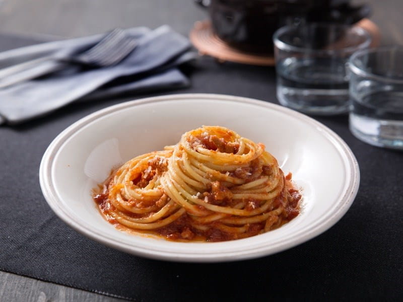 Spaghetti mit Sauce Bolognese Barilla.