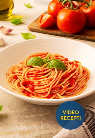 Brezglutenski Špageti s paradižnikovo omako in baziliko