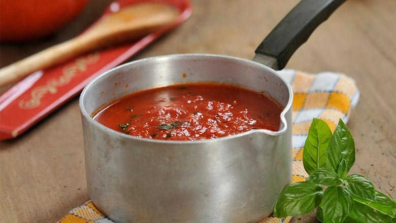 Barilla tomato sauce in a sauce pan