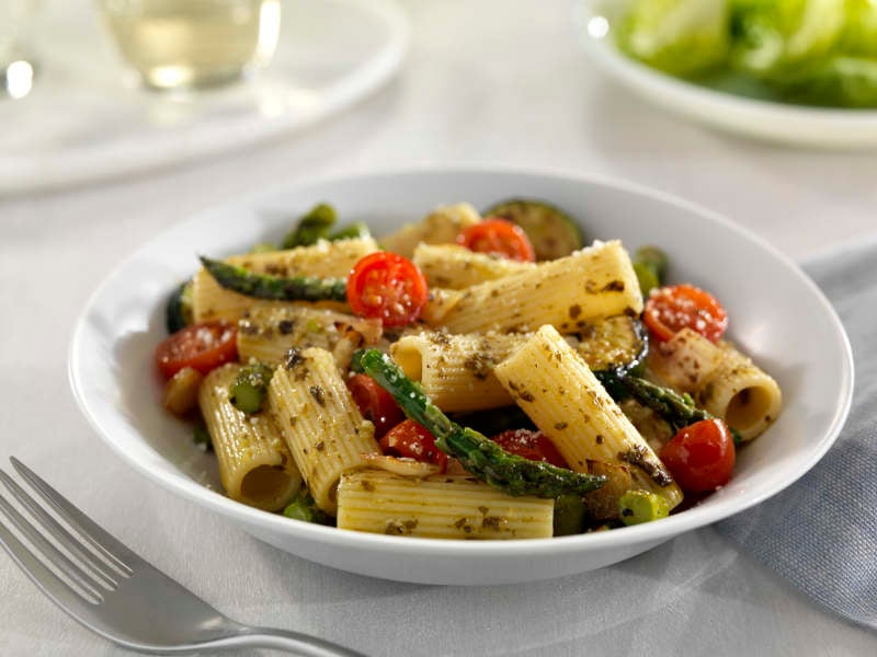 Rigatoni Collezione Barilla® con Pesto & vegetales asados | Barilla