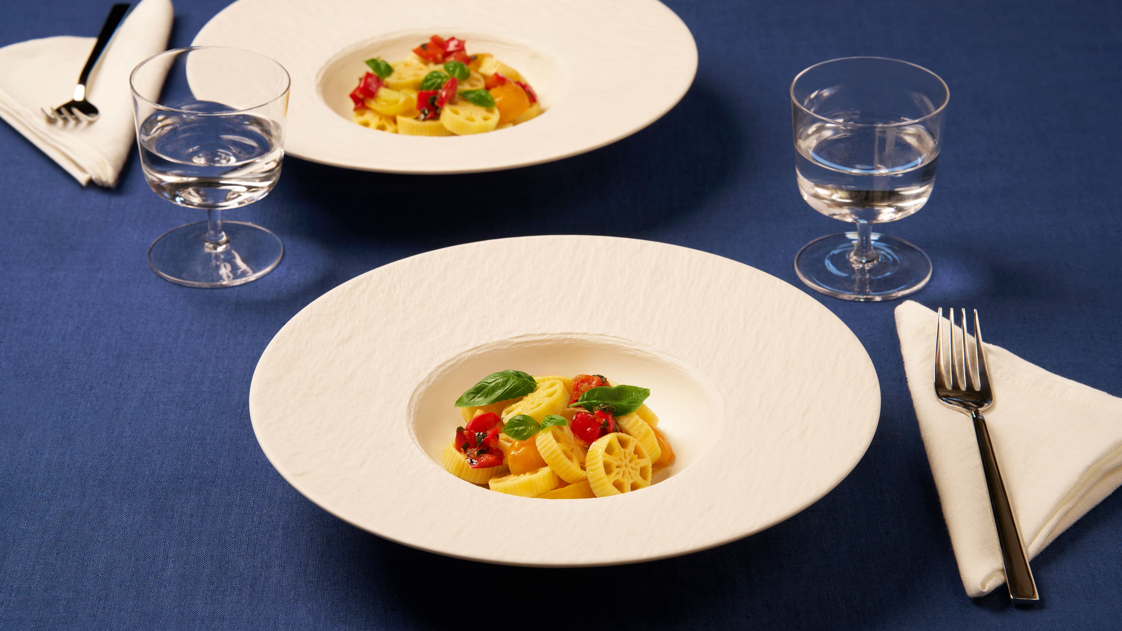 Gran Ruote mit gelber Kirschtomaten Passata und "Peperonata"