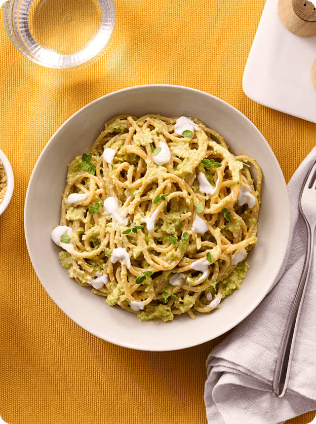Barilla - Al Bronzo - SPAGHETTI AU PESTO DE TOMATES VERTES, ROBIOLA ET NOISETTES