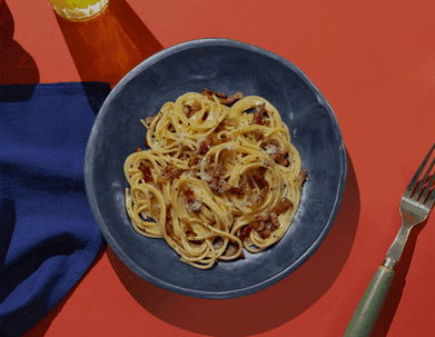 Hero image Carbonara in a blue plate | WEU-3iWdeZmtkKtWqk44nwwLww