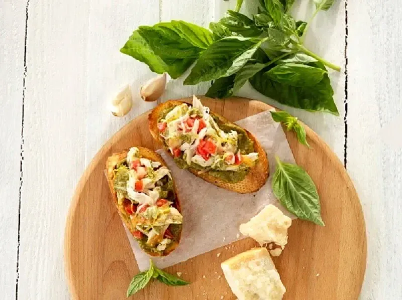 Barilla® Creamy Pesto and Chicken Crostini Recipe | US_PROD-9ac64723-5735-4096-b5eb-5d2df24801d1