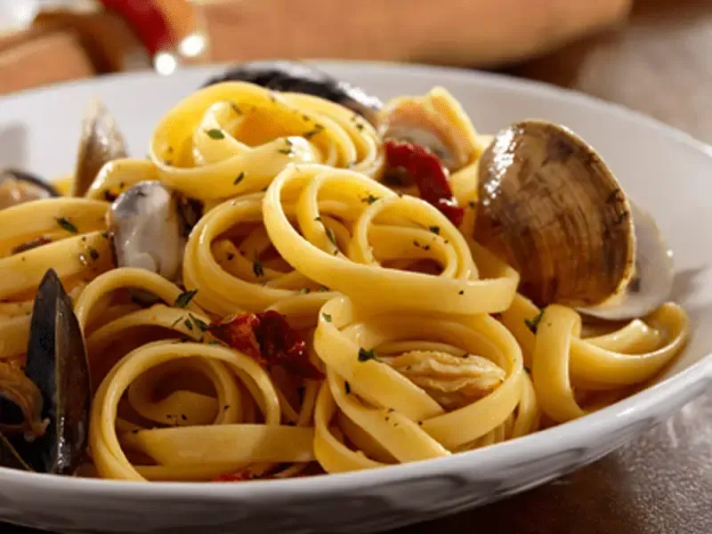 Barilla® Fettuccine with Mussels, Clams and Sun-Dried Tomatoes Recipe | US_PROD-2e23b581-7942-4c56-9584-1948e655c565
