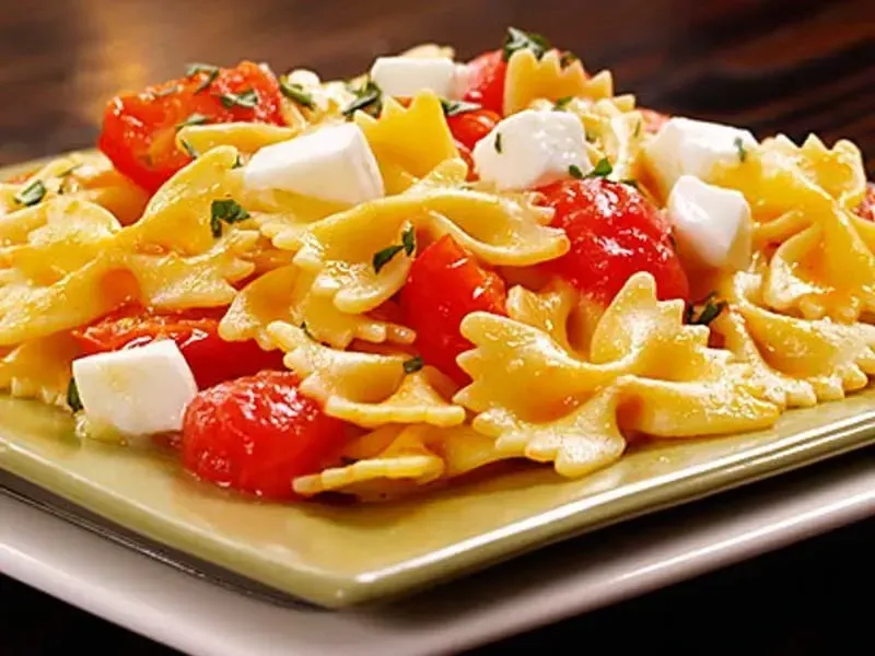 Barilla® Farfalle Pasta with Cherry Tomatoes and Fresh Buffalo Mozzarella Cheese Recipe | US_PROD-3872987b-a486-4999-92ed-7f7c64b2dbf7