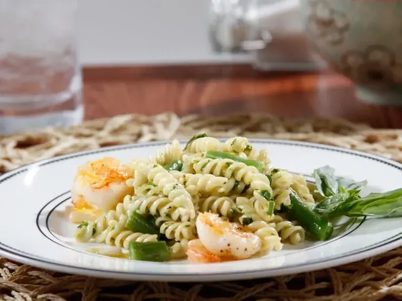 Barilla® Rotini Pasta with Shrimp, Arugula, Pesto and Green Beans Recipe | US_PROD-5d4d65ea-0f04-4be4-baa4-61950d0d50e9