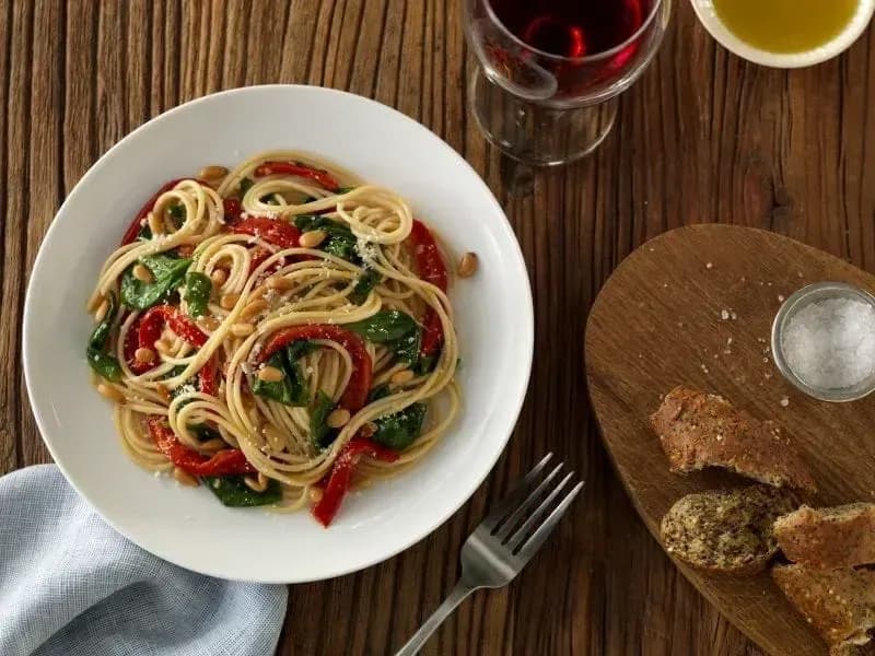 Barilla® Spaghetti with Roasted Red Peppers, Spinach and Pine Nuts Recipe | US_PROD-0ab2bf88-c13c-4745-86d0-ad8be8da8f92