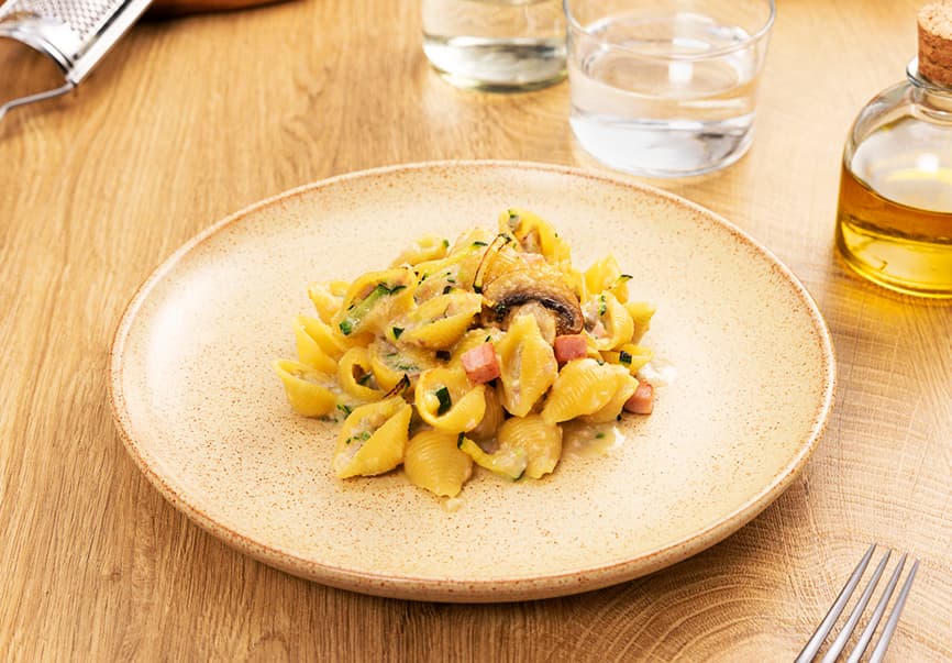Conchiglie mit Champignons und Schinken | CEU-1QAnCsJIJiVVQJTlxUSxze