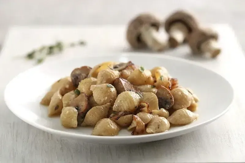 Barilla® Medium Shell Pasta with Cremini Mushrooms, Goat Cheese and Thyme Recipe | US_PROD-d4bd8f5a-79b6-4846-8a99-7123e31145fd
