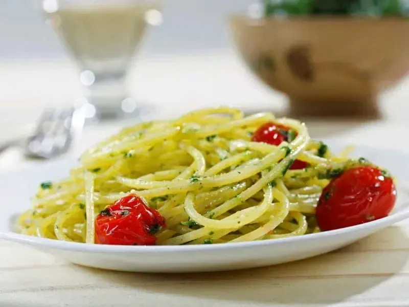 Barilla® Gluten Free Spaghetti with Blistered Grape Tomatoes, Spinach and Parsley Pesto Recipe | US_PROD-735b1b84-3327-4345-a1b5-afa3b32678c8