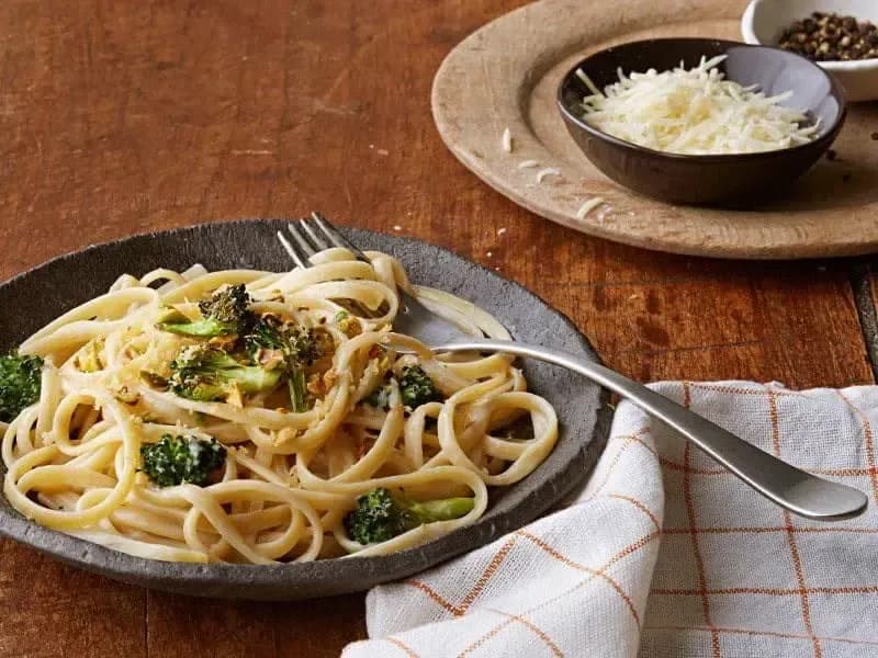 Barilla® Roasted Broccoli Alfredo Pasta with Pistachio Crumble Recipe | US_PROD-47a66d61-fdff-4c2c-8581-ed27bee9f5d9