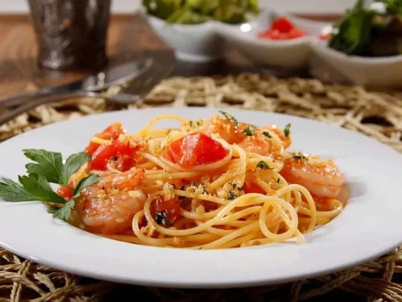 Barilla® Gluten Free Spaghetti Pasta with Shrimp, Tomatoes and Gluten Free Bread Crumbs Recipe | US_PROD-a720422f-82a1-4d05-bfc2-4b71c26f9054