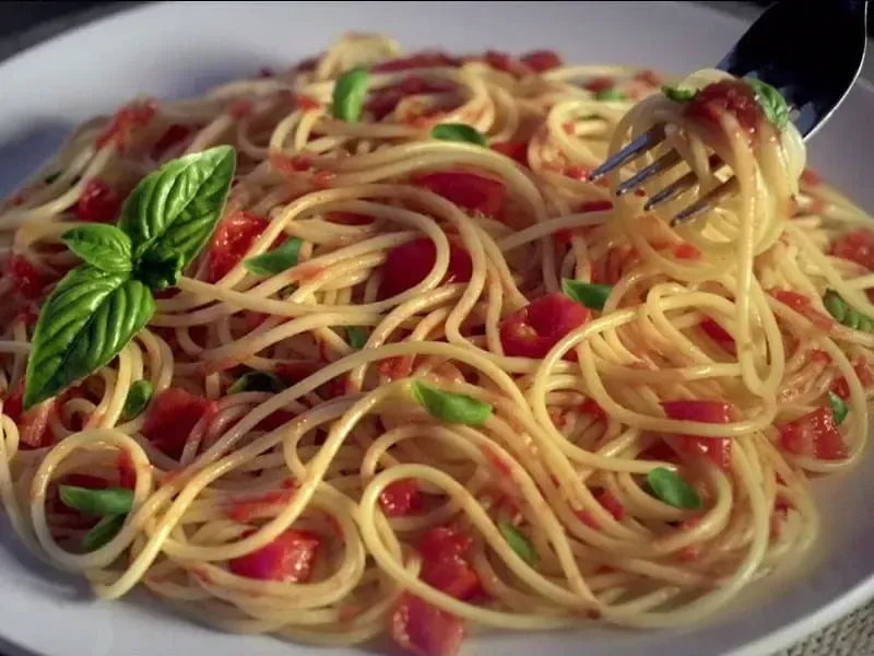 Barilla® Spaghetti with a Fresh Tomato & Basil Sauce Recipe | US_PROD-030edde5-41c4-4c13-9fcb-8e63ff9b67dc