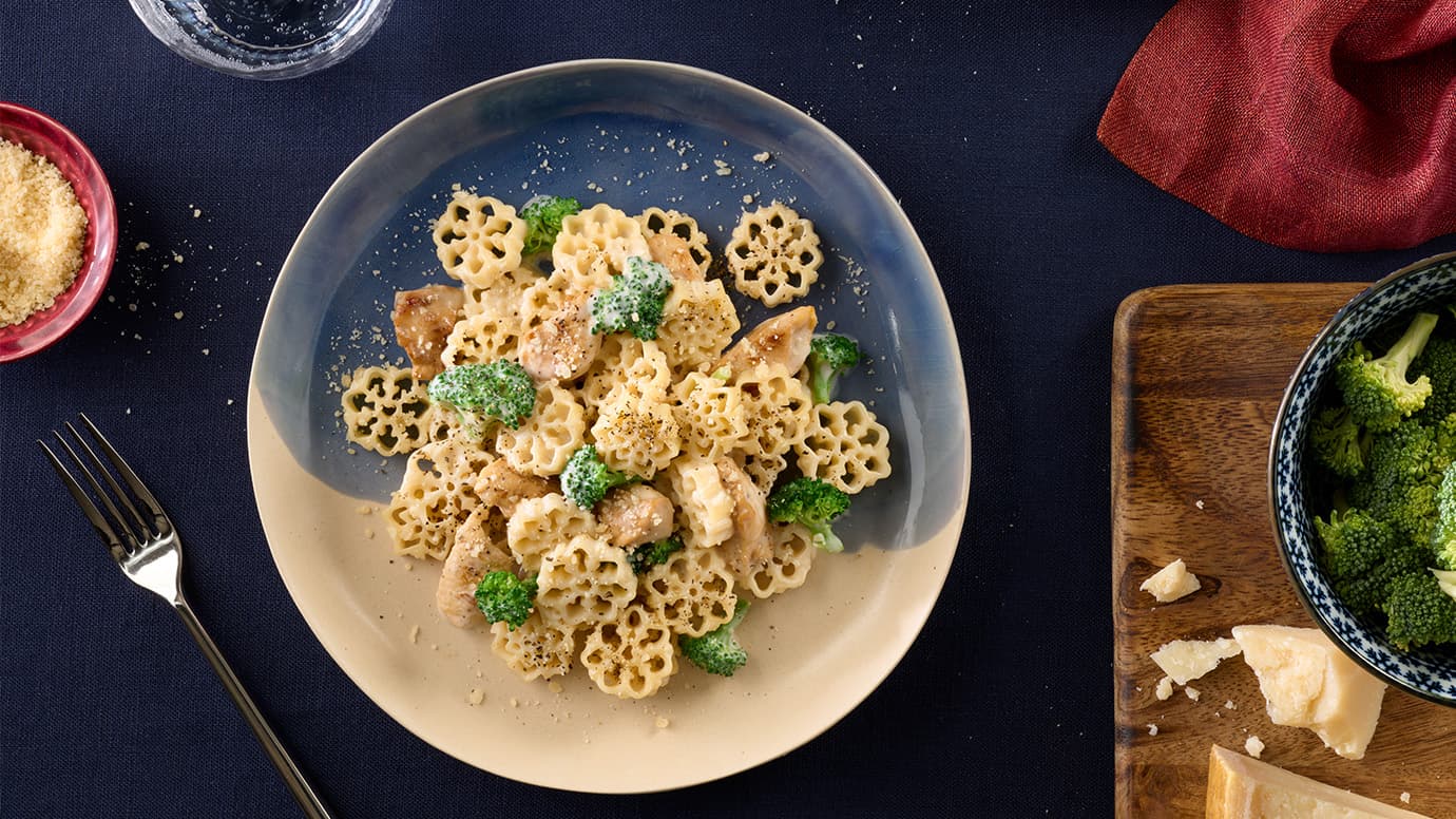 Barilla® Creamy Chicken, Broccoli and Snowfall Pasta Recipe | US_PROD-14QrwOixhd0eHtoiUeuO1U