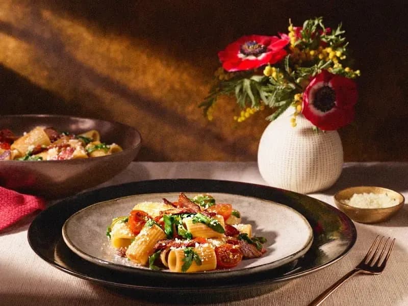 Barilla® Al Bronzo® Mezzi Rigatoni Pasta with Bacon, Arugula and Cherry Tomatoes Recipe
