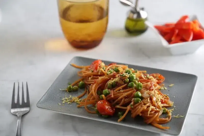 Barilla® Red Lentil Spaghetti with Peas and Ham Recipe | US_PROD-f7024786-df65-4cfd-96f0-4842a7ea5f0d