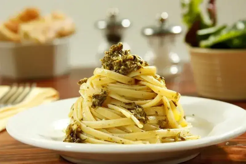 Barilla® Linguine Pasta with Pesto Sauce Recipe | US_PROD-27273a03-ded4-4f50-8b92-475a540ce137