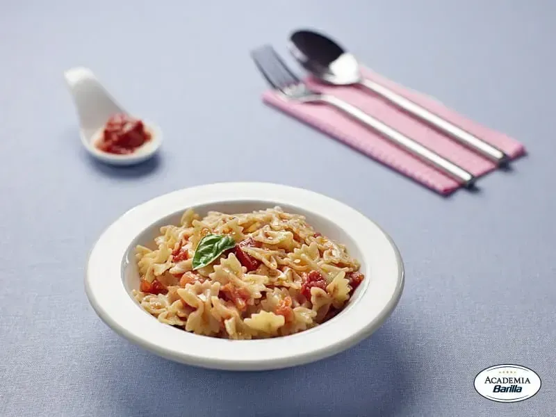 Barilla® Mini Farfalle Pasta with Fresh Tomato Sauce Recipe | US_PROD-6c44c5bd-095e-4894-b2ec-a4fd78452338