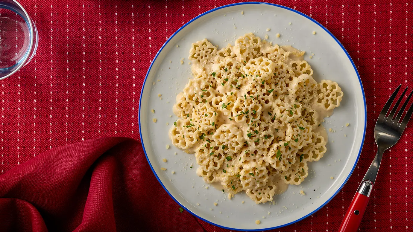 Kid-Friendly Cheddar Mac & Cheese with Barilla® Snowfall Pasta Recipe | US_PROD-6LCqiznOa215600N1PlYEb