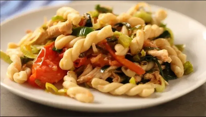 Barilla® Weeknight Chicken Pasta Gemelli with Leeks and Tomatoes Recipe | US_PROD-544dd4cf-7a7c-449b-9862-0bd56427f178