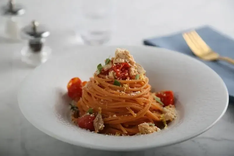 Barilla® Red Lentil Spaghetti with Roasted Tomatoes and Rotisserie Chicken Recipe | US_PROD-b8f71c0f-81ce-401f-9c75-65c080500555