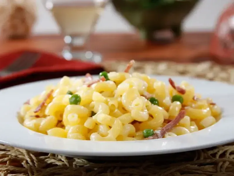 Barilla® Gluten Free Elbow Macaroni Pasta in Creamy Peas and Prosciutto Sauce Recipe | US_PROD-528ae37b-95f2-43f0-b2c2-f11b74009caf