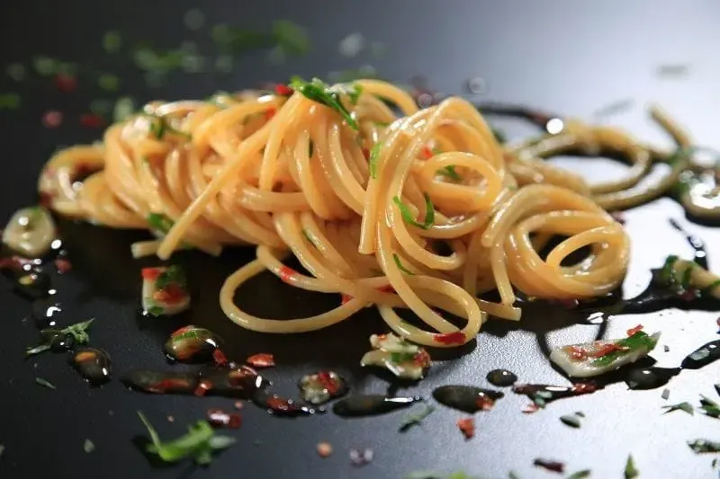 Barilla® Thick Spaghetti Aglio, Olio e Peperoncino Recipe | US_PROD-ac2f6db1-8e4c-400d-a01b-cc2631db55b3