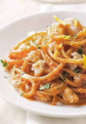 Špageti s Barilla sosem Rosso, bakalarom i peršunom